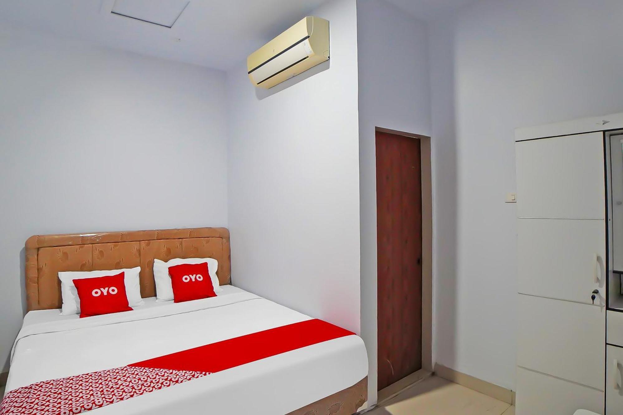 Oyo 92342 Hotel Batik Traveller Medan Eksteriør billede