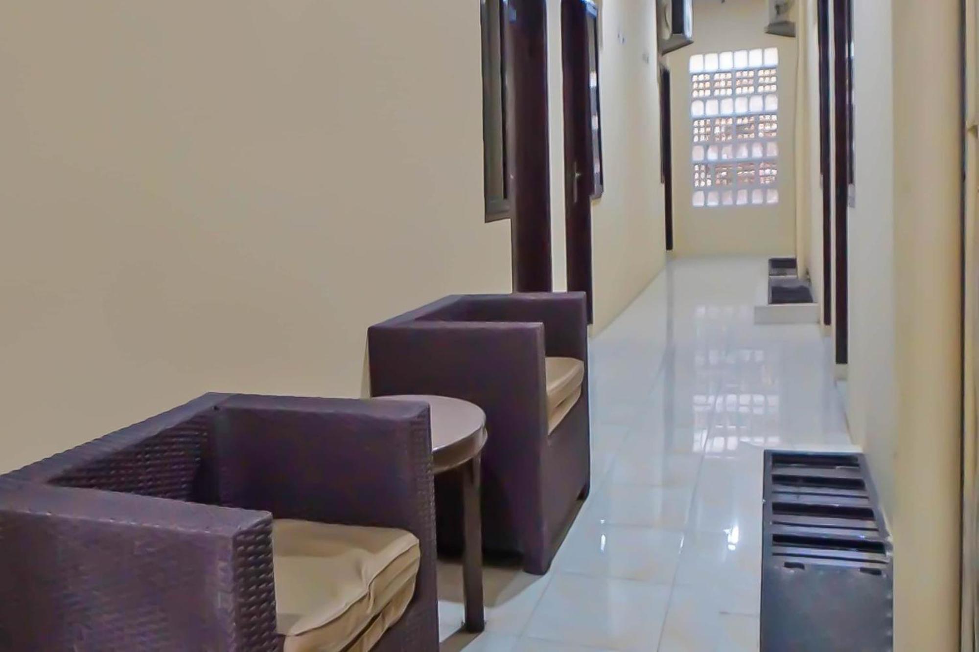 Oyo 92342 Hotel Batik Traveller Medan Eksteriør billede