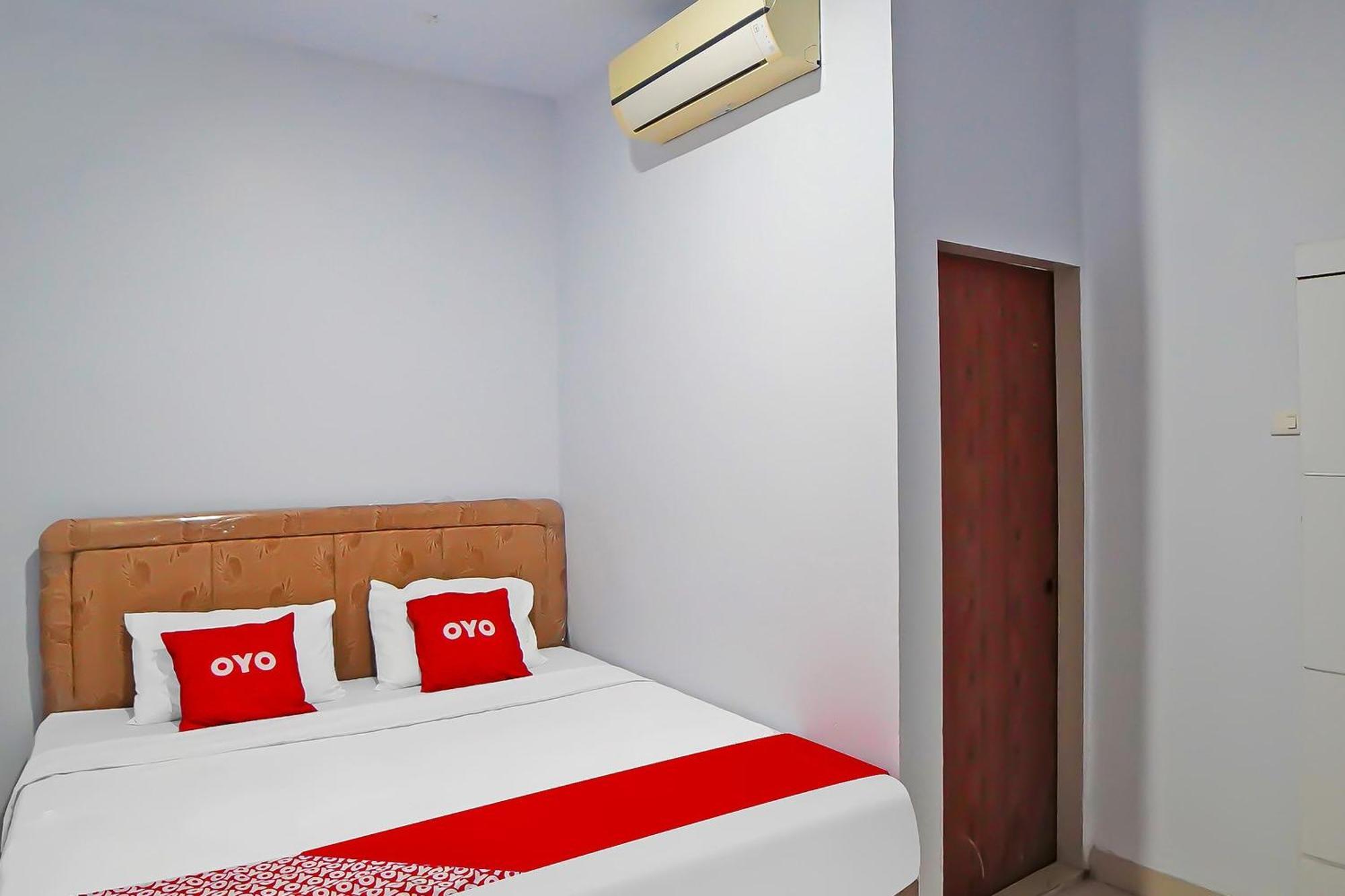 Oyo 92342 Hotel Batik Traveller Medan Eksteriør billede