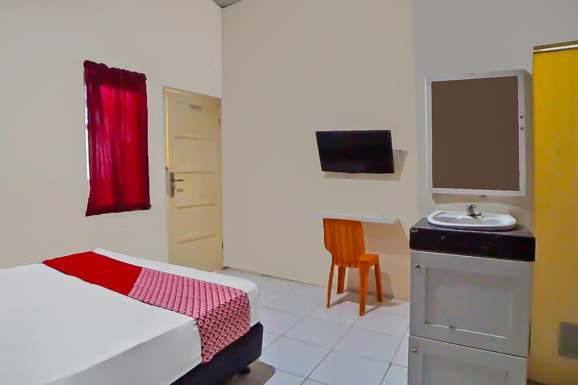 Oyo 92342 Hotel Batik Traveller Medan Eksteriør billede