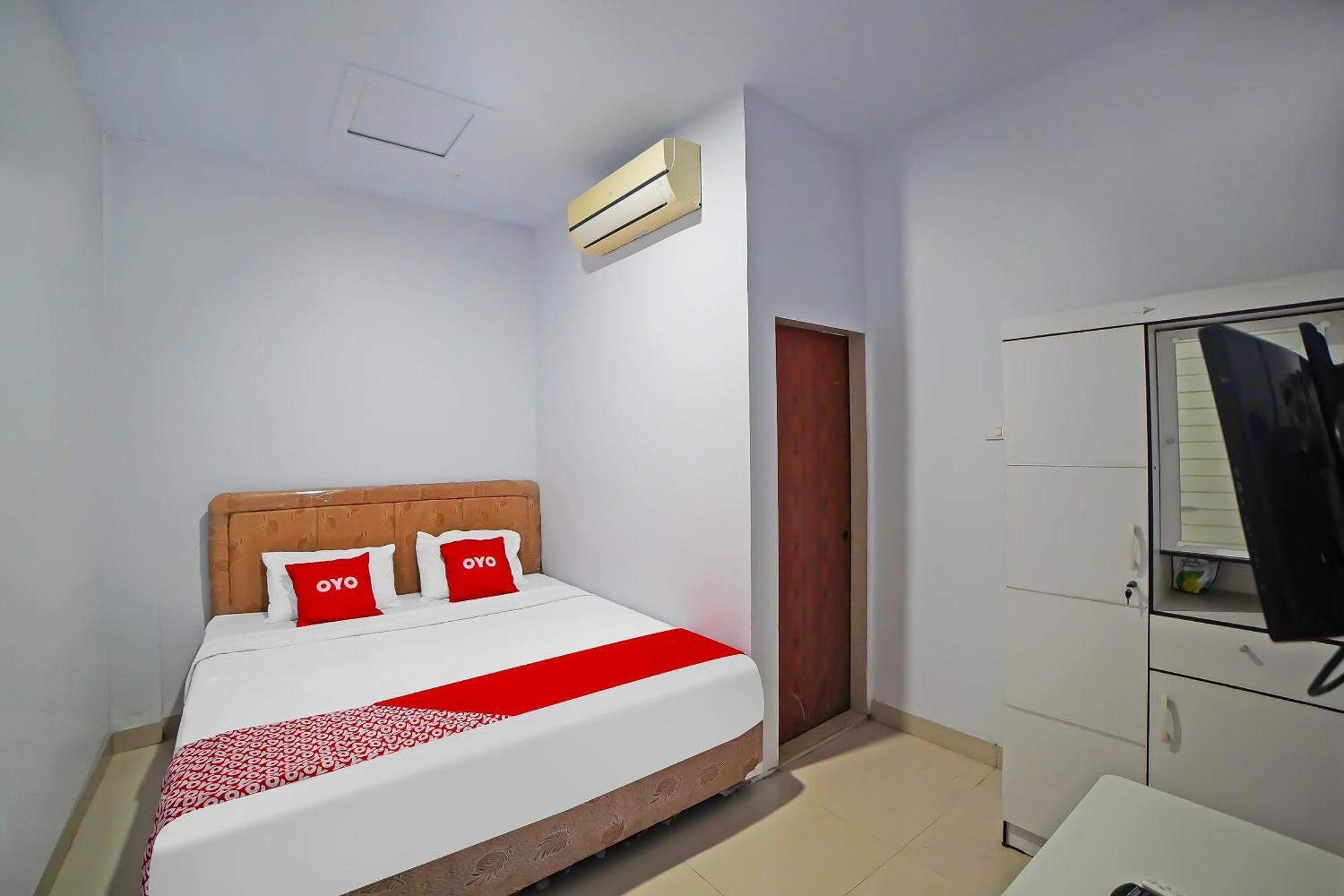 Oyo 92342 Hotel Batik Traveller Medan Eksteriør billede